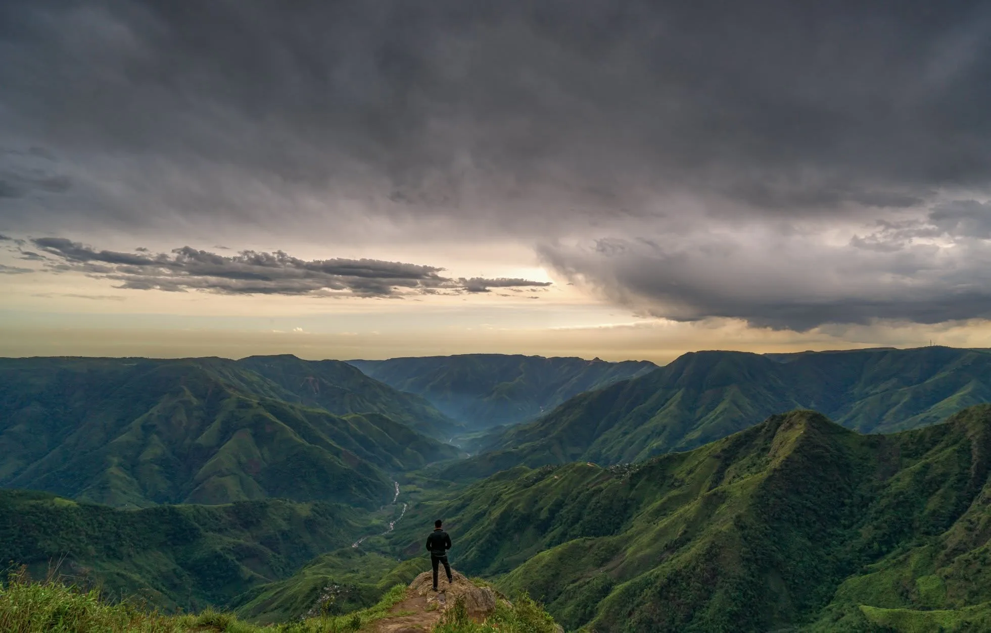 Meghalaya travel guide and mountain landscape