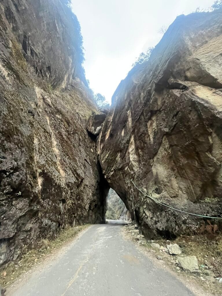 Mago Chuna Valley road